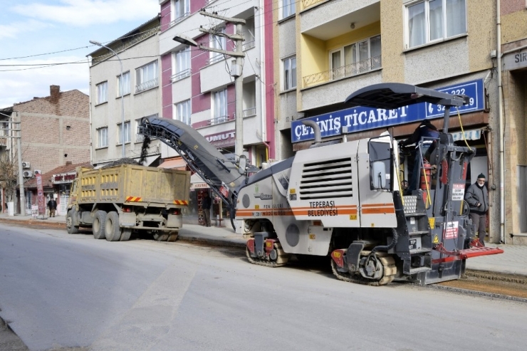 Fen İşleri Mahallelerde Çalışmalarını Sürdürüyor