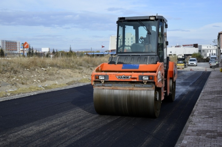 Fen İşleri Mahallelerde Çalışmalarını Sürdürüyor