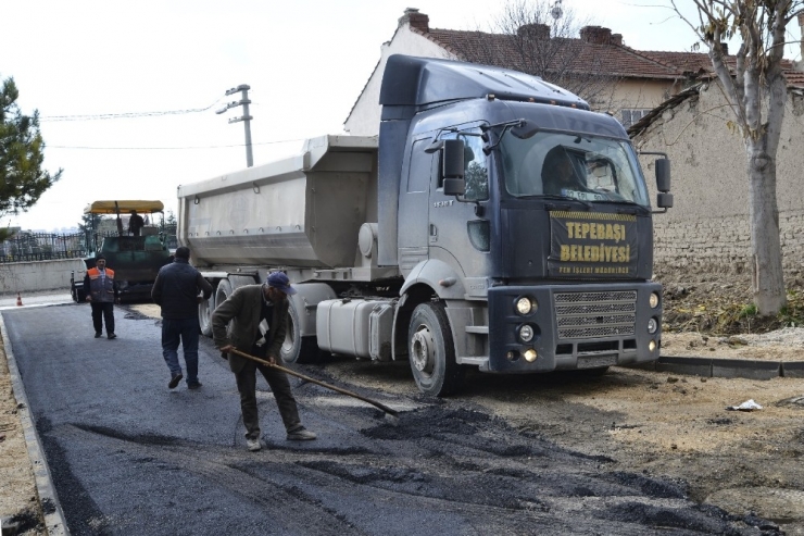 Fen İşleri Mahallelerde Çalışmalarını Sürdürüyor
