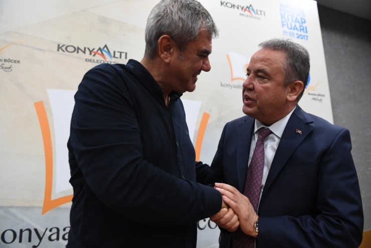 Antalya Konyaaltı Kitap Fuarını 303 Bin 600 Kişi Ziyaret Etti