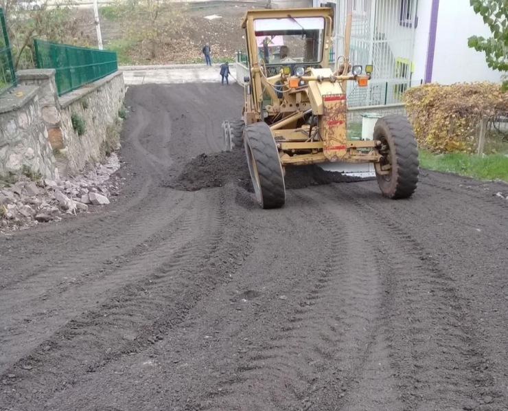 Körfez Belediyesi’nden Salkım Sokak’ta Yol Düzenlemesi