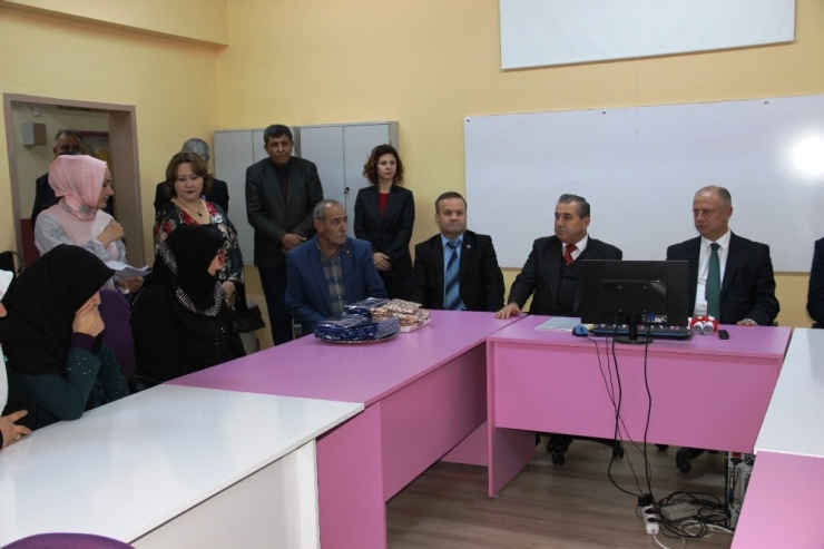 Sertifikalarını Almaya Çocuklarıyla Geldiler