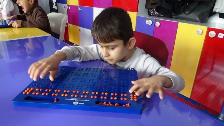 Müsiad’dan Görme Engellilere Özel Sınıf