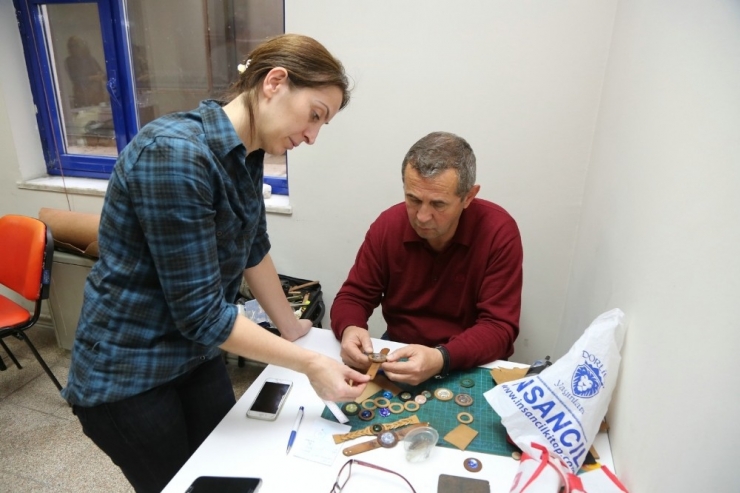 Deri El Sanatları Kursu İlgi Görüyor