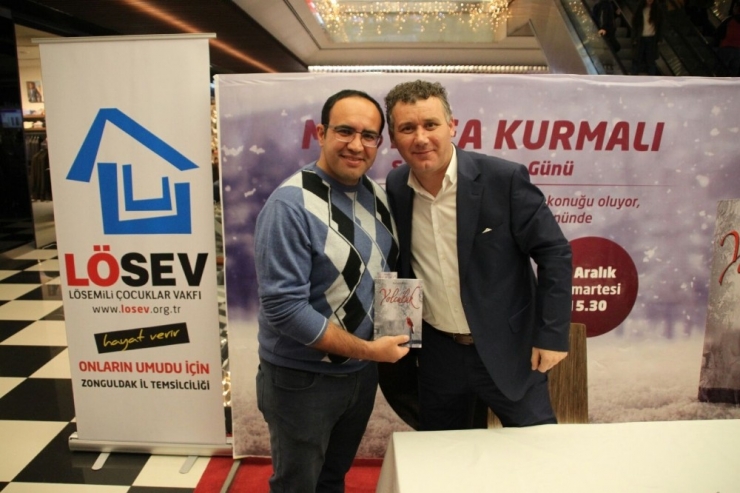 Kurmalı, Yolculuk İsimli Kitabını 67 Burda Avm’de İmzaladı
