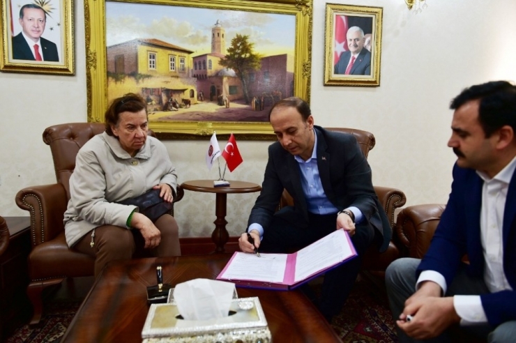 Emekli Doktor Eğitime 2 Yılda 1 Milyon Lira Bağışladı