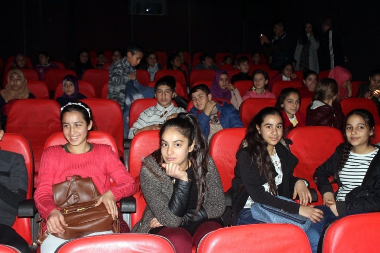 Siverek’te Öğrenciler Sinema İle Tanıştı