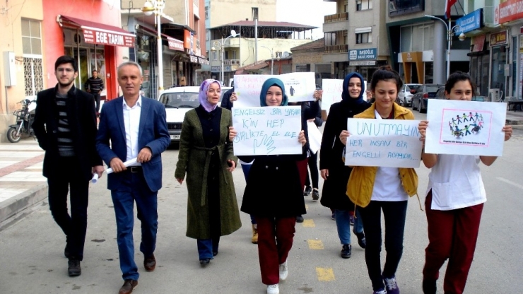 Sağlık Çalışanları Engelliler İçin Yürüdü