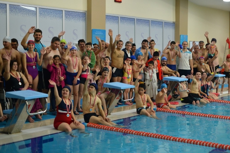 Bu Havuzda Engel Yok