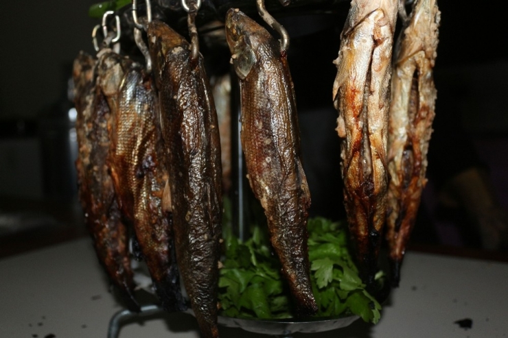 Kışın Van Usulü Tandırda Balık İlgi Görüyor