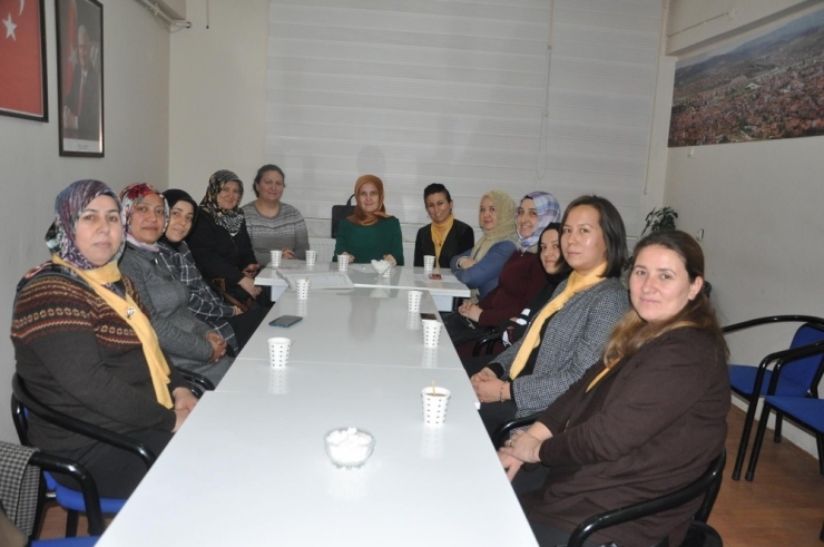 Ak Parti Bozüyük İlçe Kadın Kolları Başkanı Bayraktar’ın ’5 Aralık Kadın Hakları Günü’ Mesajı