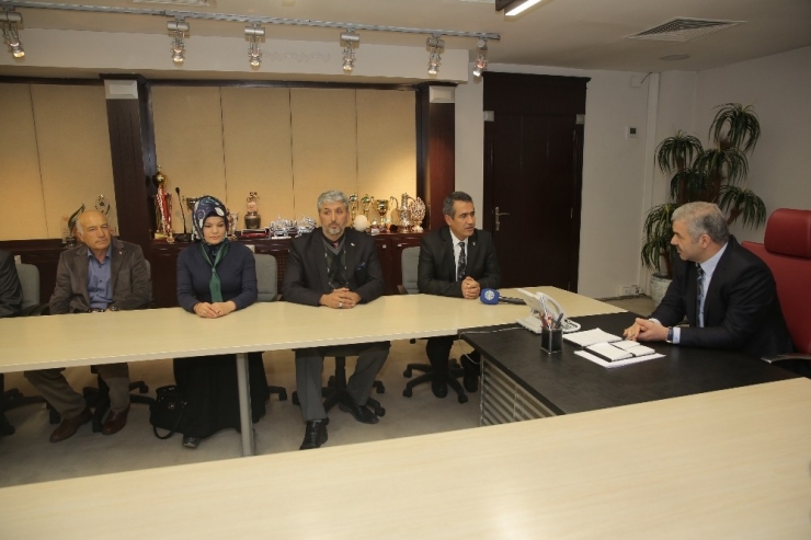 Başkan Çelik, Ak Parti Pınarbaşı Ve Akkışla İlçe Yönetim Kurulu Üyeleri İle Bir Araya Geldi