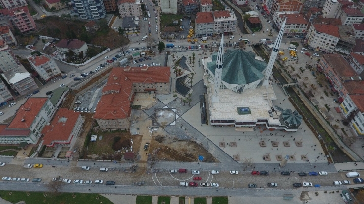 Merkez Cami Peyzaj Çalışmaları Tamamlanıyor
