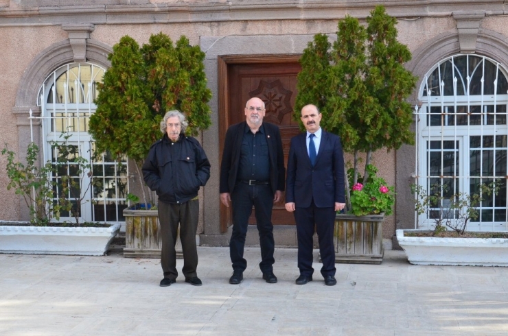 Eski Mezunlar ’Okulumuzu Geri Verin’ Kampanyası Başlattı