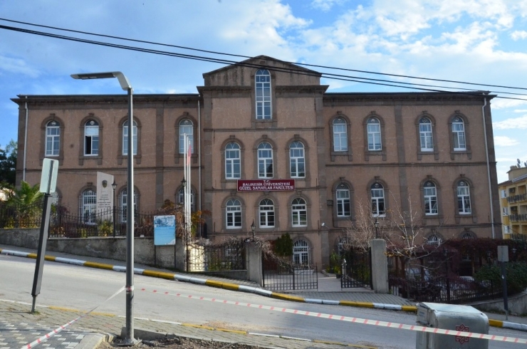 Eski Mezunlar ’Okulumuzu Geri Verin’ Kampanyası Başlattı