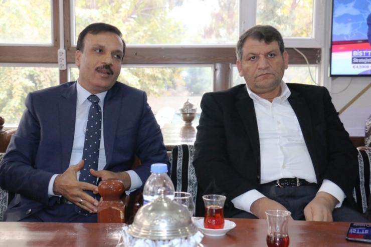 Belediye Başkanı Ayhan Esnafın Sorunlarını Dinledi