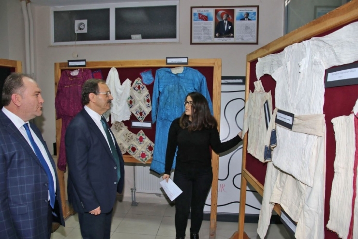 Başkan Şahin, Göçmen Sergisini Gezdi