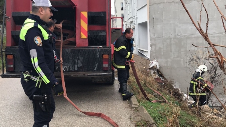 Bilecik’te Metruk Evde Yangın Çıktı
