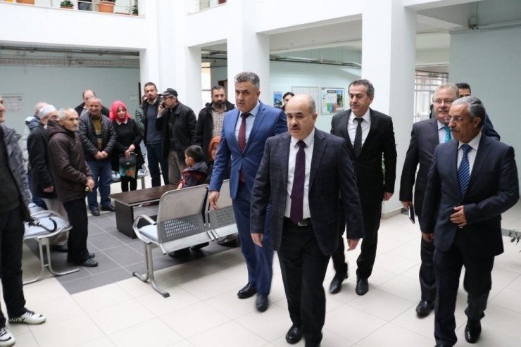 Vali Dağlı Halkı Dinledi