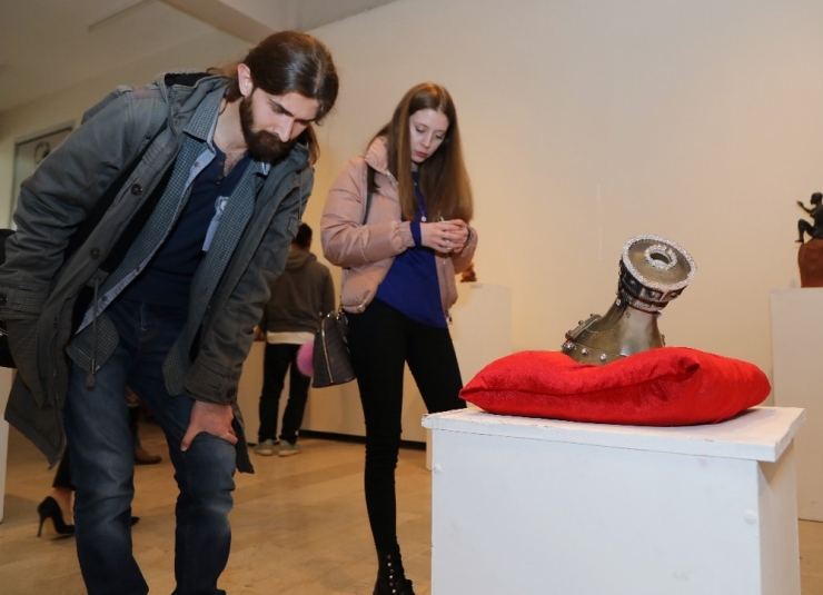 Erü Güzel Sanatlar Fakültesi Seramik Ve Cam Bölümü Öğrencileri Sergi Açtı