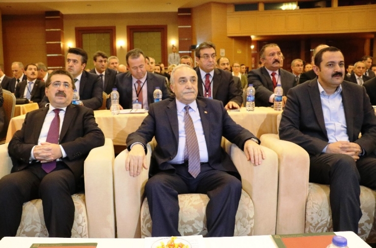 Bakan, Basına Kapalı Toplantıyı Açıp Açıkladı