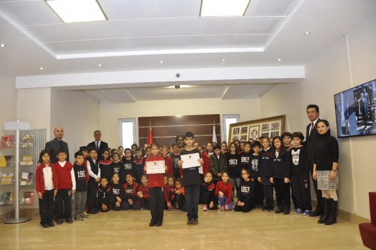 Gkv’lilerin Resim Ödülü Gururu