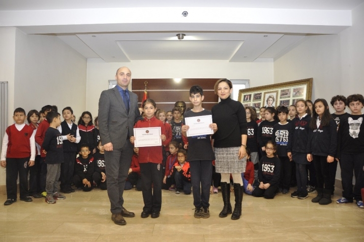 Gkv’lilerin Resim Ödülü Gururu