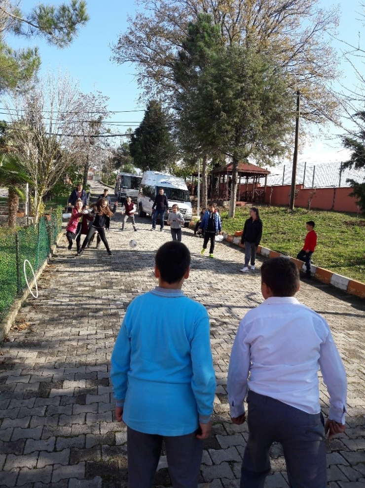 İzmit Belediyesi Çocuk Meclisi’nden Rehabilitasyon Merkezine Ziyaret