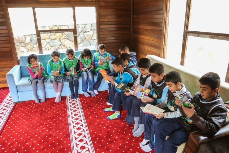 Gençlik Kampında Fen Bilimleri Dersi İşlediler