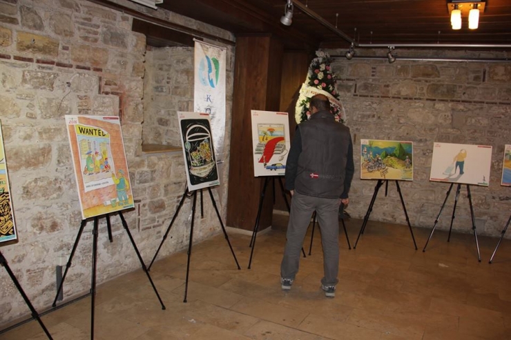 Kuşadası’nda Turizm Karikatürleri Sergisi Açıldı