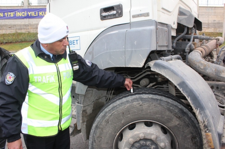 Polisten Kar Lastiği Uygulaması