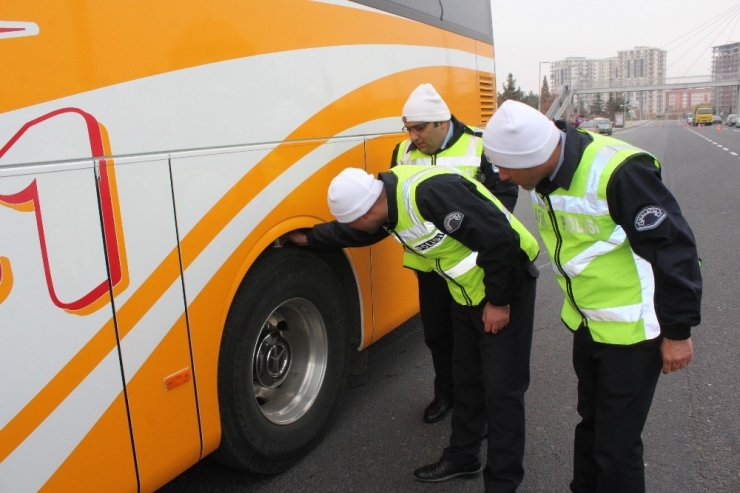 Polisten Kar Lastiği Uygulaması