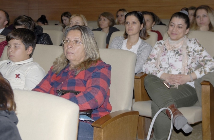 Prof. Dr. Kurtoğlu Öğrencilere Obezite Ve Erken Ergenliği Anlattı