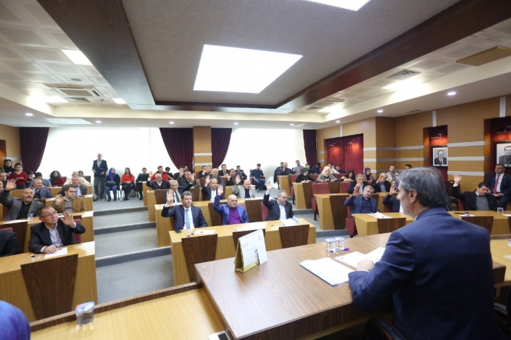 Yılın Son Meclisinde Başkan Alemdar’a Plaket Verildi