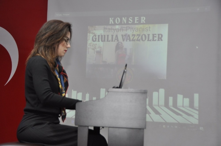 İtalyan Piyanist Piyona Resitali İle Barış Mesajları Verdi