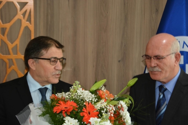 Uşak Üniversitesi’nde Prof. Dr. Ekrem Savaş Dönemi Başladı