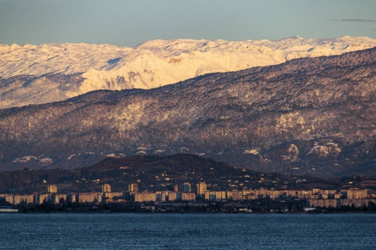 Abhazya Dört Mevsimi Bir Arada Yaşıyor