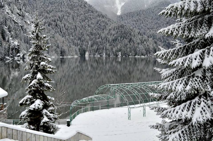 Abhazya Dört Mevsimi Bir Arada Yaşıyor
