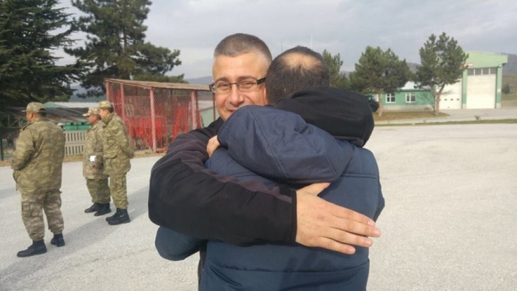 17 Yıl Sonra Aynı Bölükte Buluştular