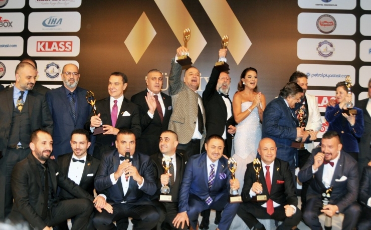 "Yılın Tıp Adamı" Ödülü Op. Dr. Erdal Cücük’e