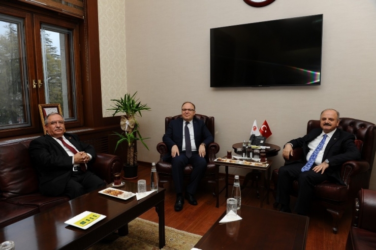Afyonkarahisar Valisi Tutulmaz Ve Kütahya Valisi Nayir, Vali Çakacak’ı Ziyaret Etti