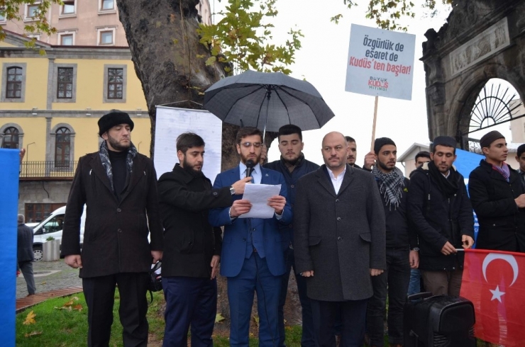 Trabzon’da Yağmur Altında "Kudüs" Protestosu