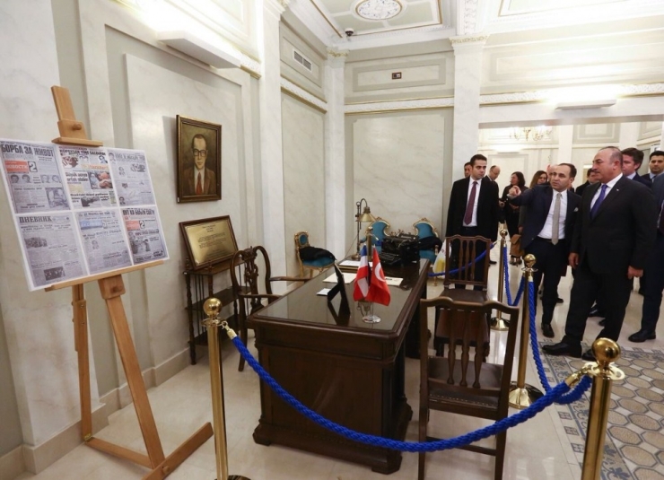 Dışişleri Bakanı Çavuşoğlu, Belgrad Büyükelçiliğini Ziyaret Etti