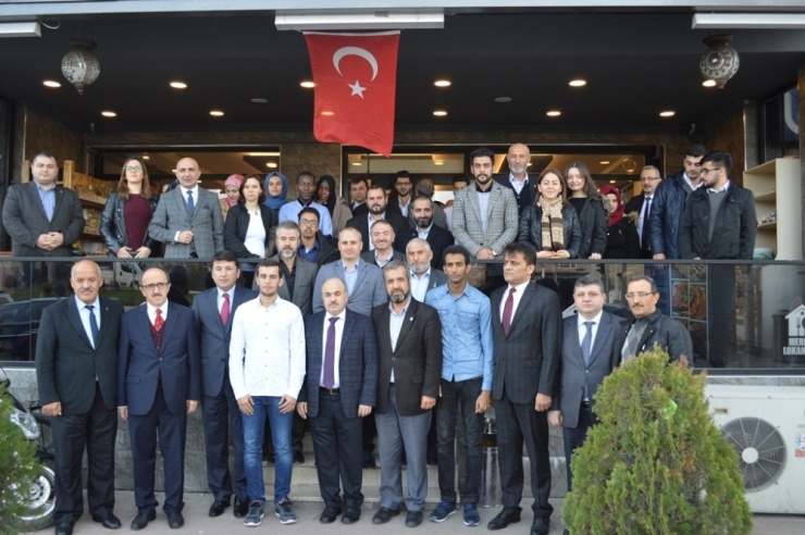 Yurt Dışından Gelen Düzce Üniversitesi Misafir Öğrencileri Kahvaltıda Buluştu