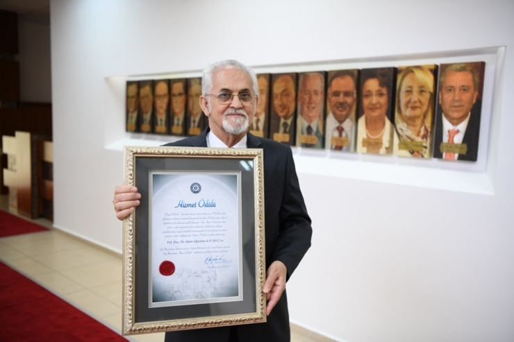 Basının Duayen Hocasına Anlamlı Ödül