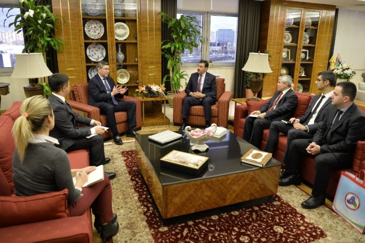 Bakan Tüfenkci, Kazakistan Büyükelçisi Saparbekulı’yı Kabul Etti