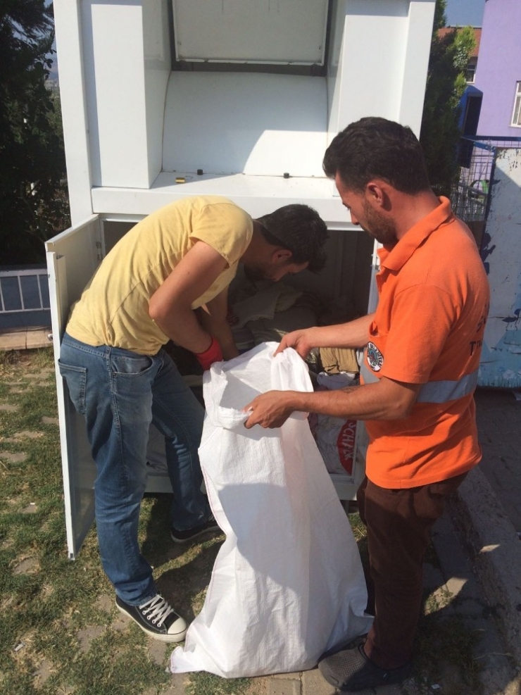 İhtiyaç Sahiplerine Kıyafet Yardımı