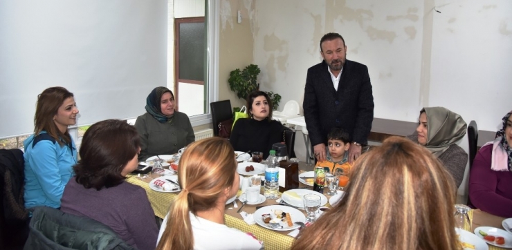 Bangladeş’ten Dönen Başkan Doğan Mahalle Gezilerine Başladı