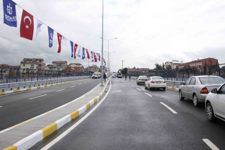 Derince Altarnatif Yoluna Bir Viyadük Daha Yapıldı