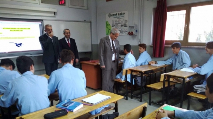 Vali Güvençer Mesleki Eğitimin Önemini Burguladı